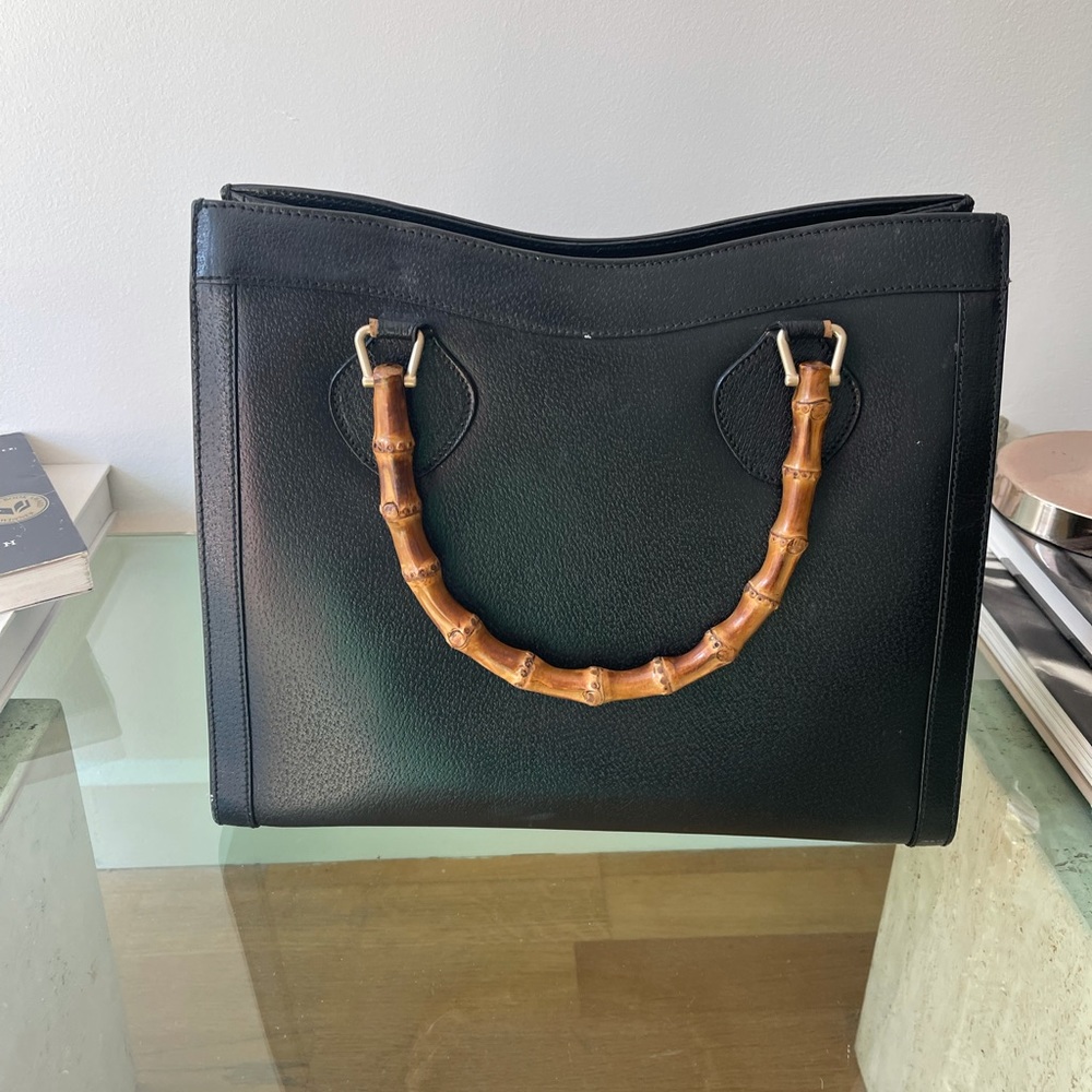 Beautiful Gucci bag with bamboo handles 🤍